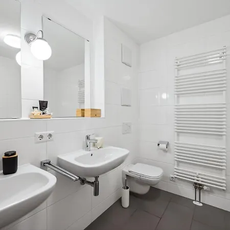 Exquis Design 2br Bauhaus I Balkon I Parkplatz I Top-lage I Mercedes-benz I Kinderbetten Böblingen