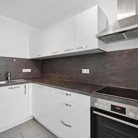 Exquis Design 2br Bauhaus I Balkon I Parkplatz I Top-lage I Mercedes-benz I Kinderbetten *